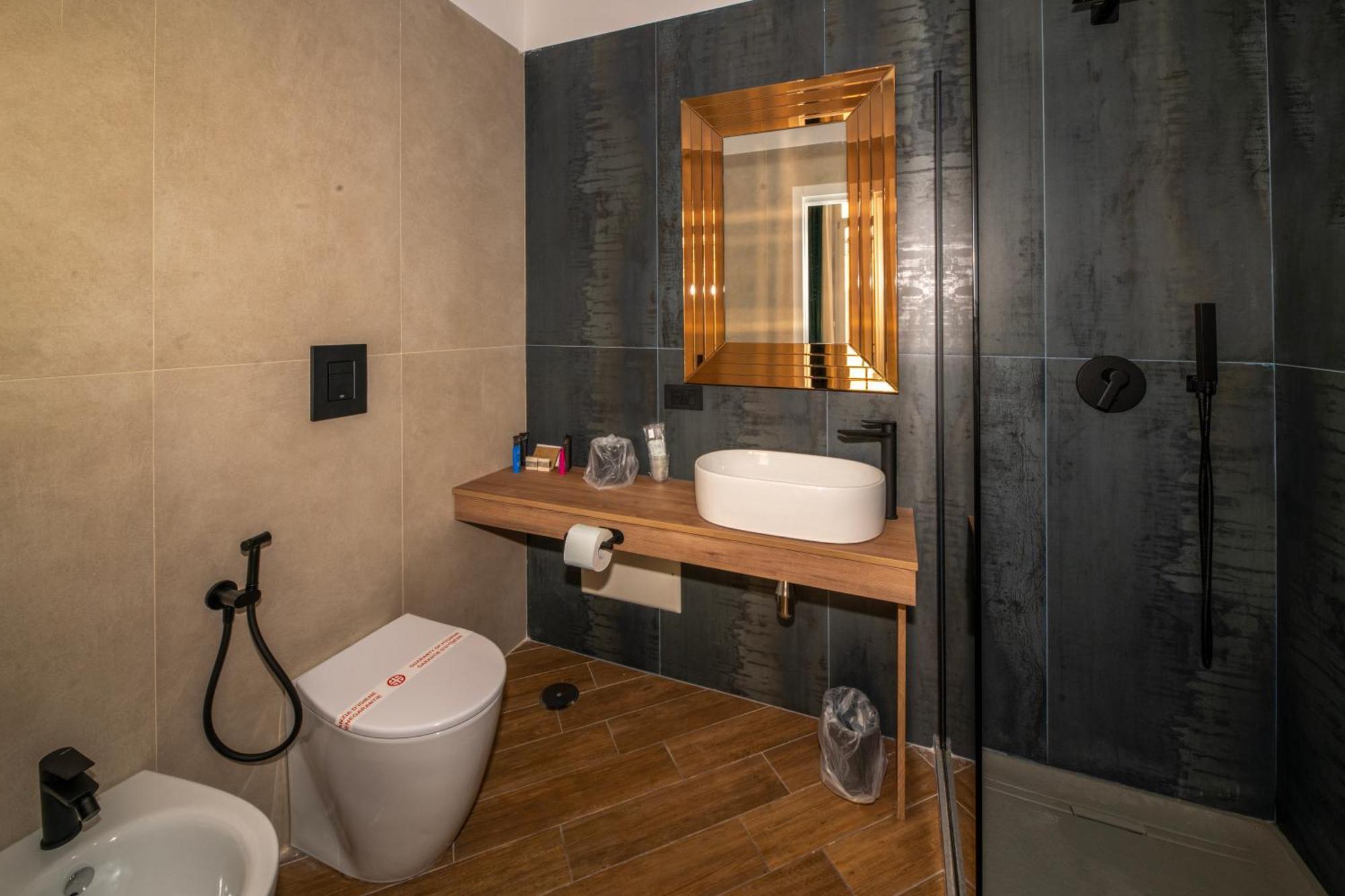 Maison Toledo Suites نابولي المظهر الخارجي الصورة